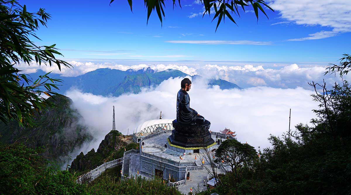Ngay[-]Fansipan[-]thôi,[-]đủ[-]thấy[-]châu[-]Âu[-]tím[-]biếc[-]nên[-]thơ